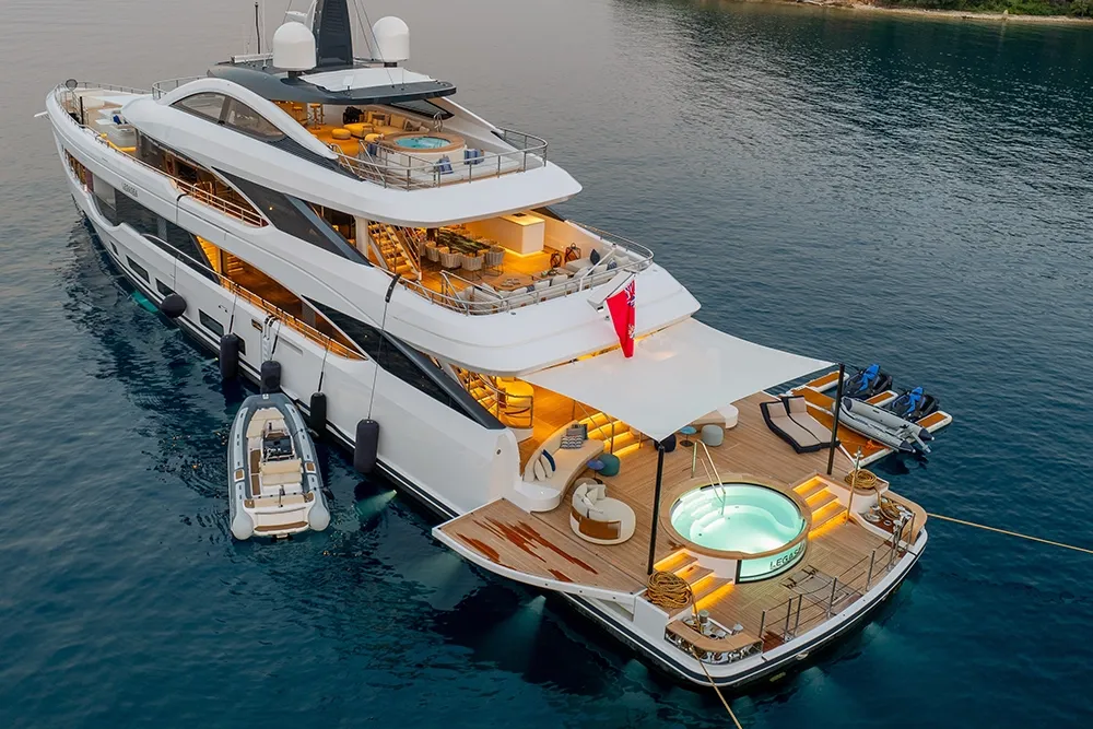 Dubai's Ultra-Rich Are Ditching 5-Star Hotels for Private Yacht Charters 