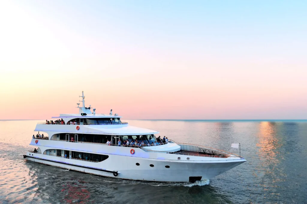 Corporate Yacht Events and Hotel Venue in Dubai:
